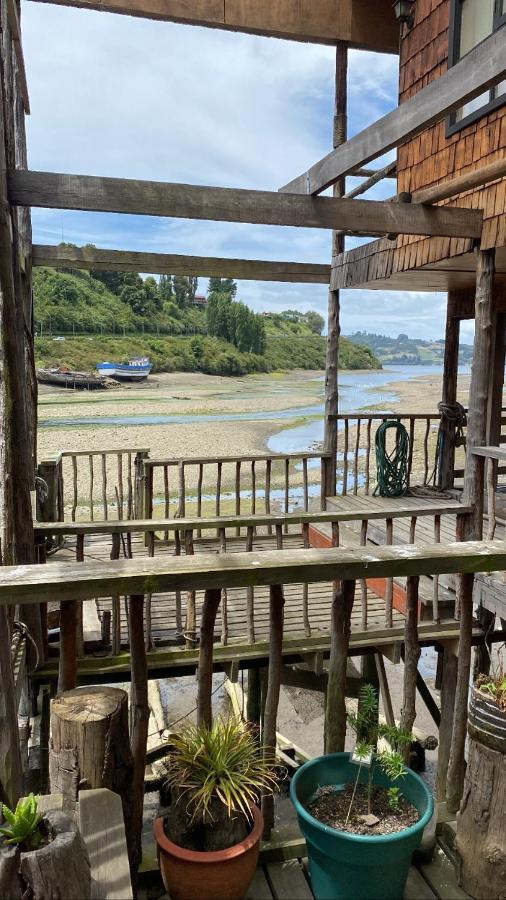 Hostal Palafito Waiwen Castro Exterior photo